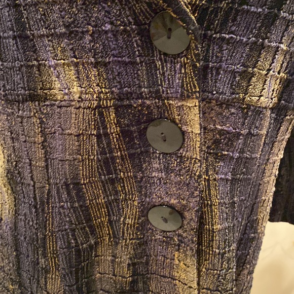 Pretty lightweight jacket - Picture 3 of 5